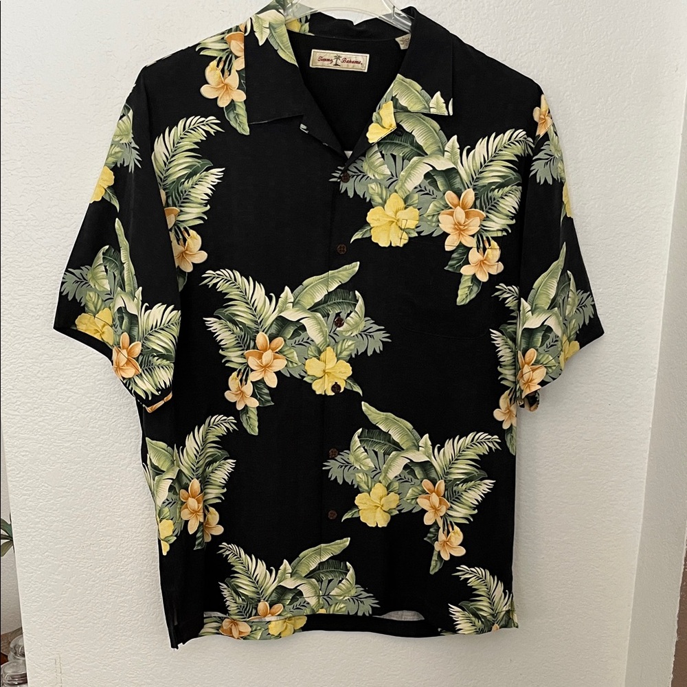 🏝️🖤Rare Tommy Bahama Black Shirt with Yellow and Green Floral Design NWOT sz L